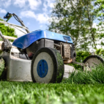 We provide revitalization mowing for open, sun-drenched lawns with vigorous growth, resolving issues of unruly, overgrown grass. Upon booking, simply provide details on sunlight exposure and current grass height; we then tailor a mowing plan suited to high-light environments. We strictly control the cutting height per pass to prevent "scalping" or yellowing caused by cutting too short in a single session. The process involves gradually reducing height and evenly cutting the blades to restore a neat appearance. Clippings are cleared away after the job to keep the courtyard tidy. Basic maintenance tips are included to guide future care and prolong the lawn's healthy state. Ideal for open-air courtyards needing a one-time transformation of overgrown lawns.